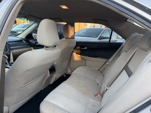 Used 2014 Toyota Camry LE image 9