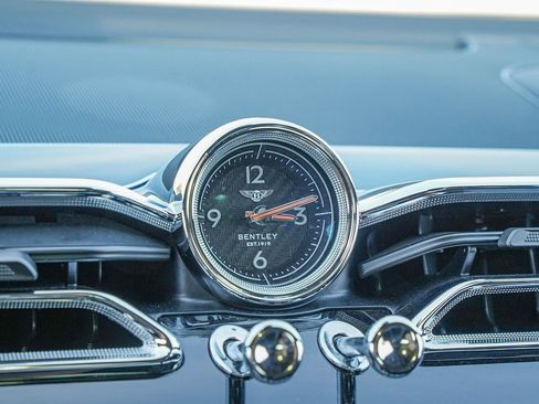 Used 2023 Bentley Bentayga AWD/4WD image 28