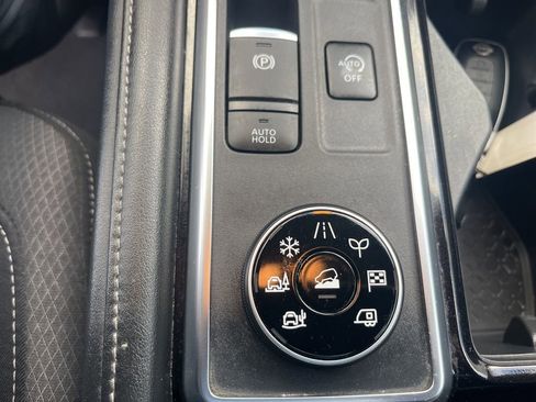 Used 2023 Nissan Pathfinder SV w/ SV Premium Package image 22