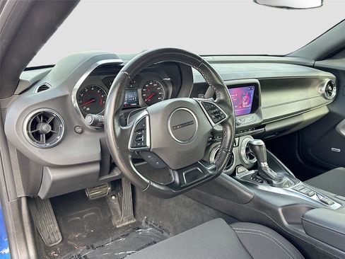 Used 2022 Chevrolet Camaro LT w/ Technology Package image 9