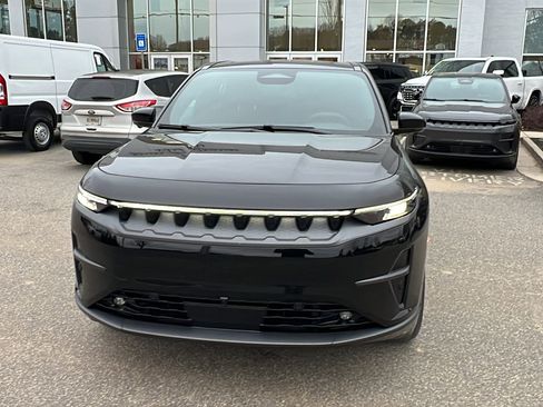 Used 2024 Jeep Wagoneer Launch Edition image 3