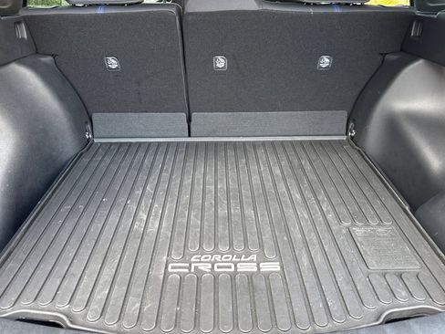 Certified 2025 Toyota Corolla Cross SE image 18