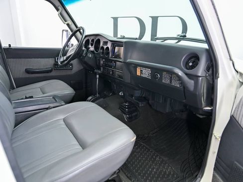 Used 1988 Toyota Land Cruiser AWD/4WD image 18
