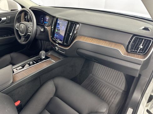 Used 2022 Volvo XC60 B5 Momentum w/ Protection Package Premier image 28