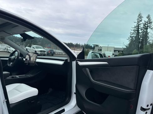 Used 2024 Tesla Model Y Long Range AWD/4WD image 15
