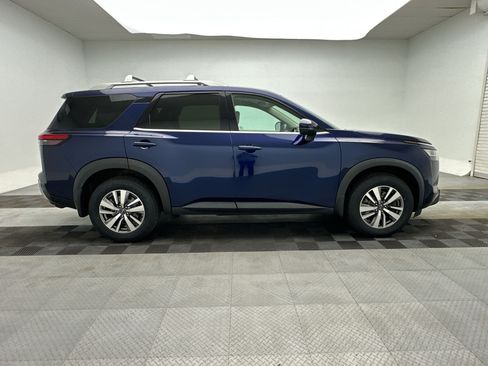 Used 2022 Nissan Pathfinder SL AWD/4WD image 8