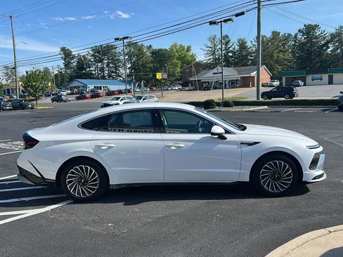 Certified 2025 Hyundai Sonata SEL FWD image 8