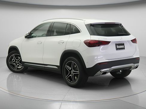 New 2026 Mercedes-Benz GLA 250 image 2