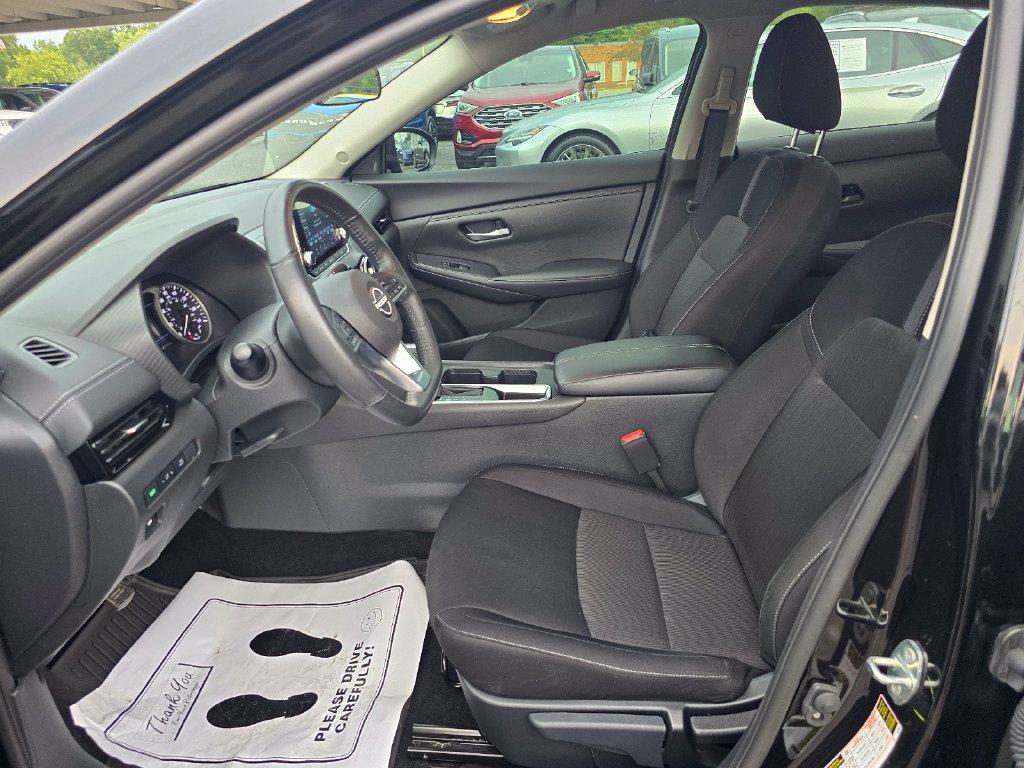 Used 2025 Nissan Sentra SV w/ All-Weather Package FWD image 9