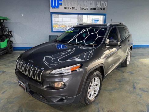 Used 2016 Jeep Cherokee Latitude w/ Comfort & Convenience Group image 3