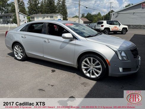 Used 2017 Cadillac XTS Luxury FWD image 1