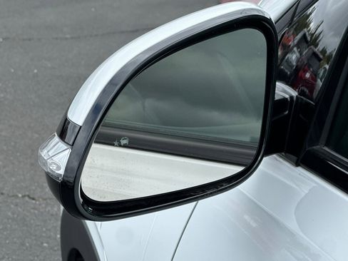 Used 2022 Chevrolet Bolt EUV LT w/ Convenience Package image 51