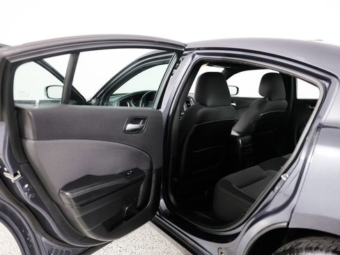 Used 2017 Dodge Charger SE w/ Power Sunroof Group image 14