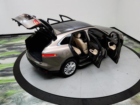 Used 2017 Jaguar F-PACE Prestige image 39