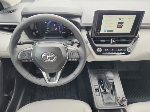 Used 2026 Toyota Corolla Cross LE w/ Moonroof Package FWD image 11