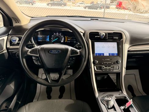 Used 2020 Ford Fusion SE image 30