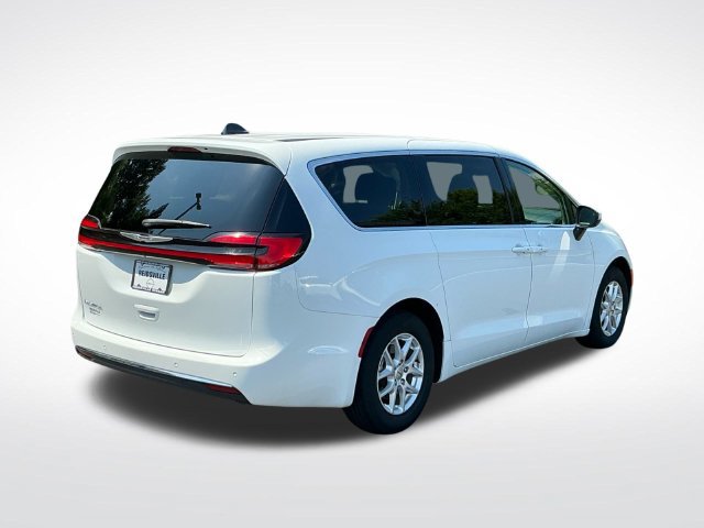 Used 2023 Chrysler Pacifica Touring-L FWD image 7