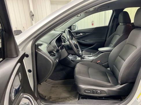 Used 2017 Chevrolet Malibu LT image 19