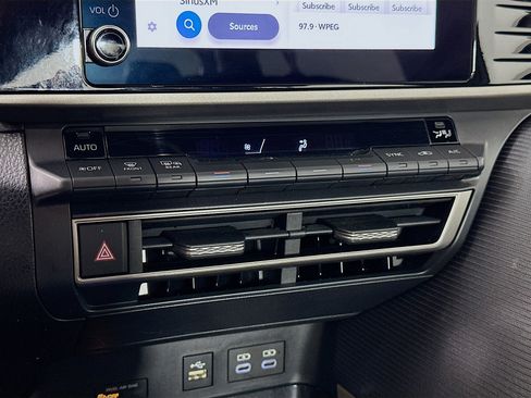 Used 2025 Toyota Camry SE image 23