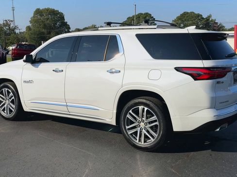 Used 2023 Chevrolet Traverse High Country w/ LPO, 'HIT The Road' Package FWD image 6