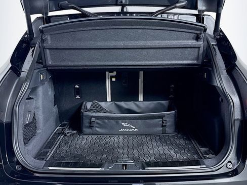 Used 2025 Jaguar F-PACE R-Dynamic S image 22