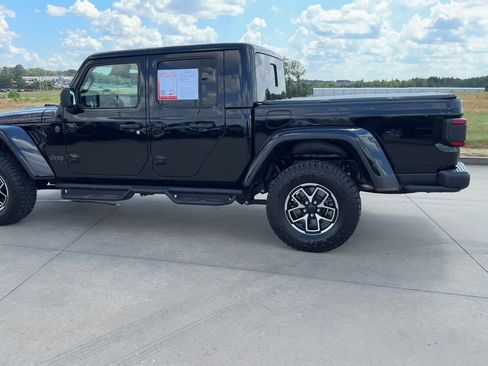 Used 2025 Jeep Gladiator Rubicon AWD/4WD image 5