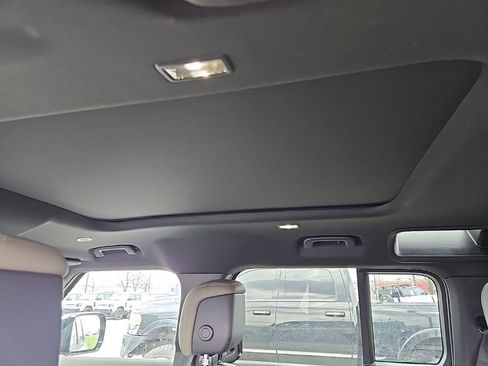 Used 2023 Land Rover Defender 110 X image 15