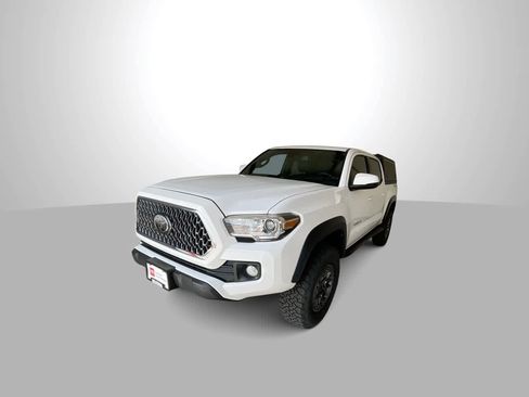 Certified 2019 Toyota Tacoma TRD Off-Road w/ TRD Premium Off Road Package AWD/4WD image 4
