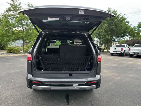 Used 2025 Toyota Sequoia Capstone AWD/4WD image 13