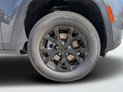 New 2026 Jeep Grand Cherokee Altitude image 10