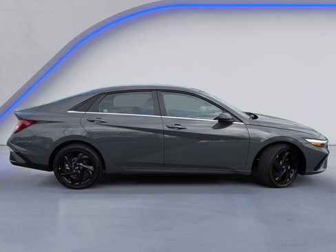 New 2026 Hyundai Elantra SEL Sport Premium FWD image 3