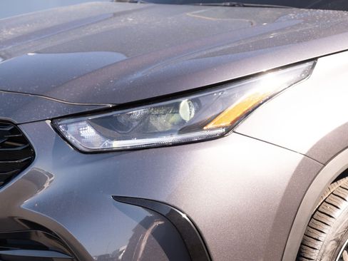 Used 2022 Toyota Highlander XSE image 23