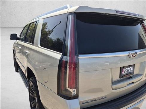 Used 2017 Cadillac Escalade Luxury RWD image 13