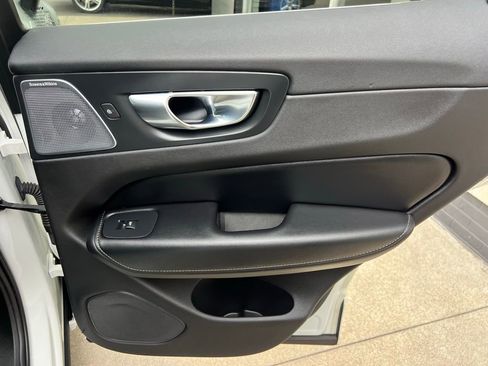 Used 2022 Volvo XC60 T8 Inscription w/ Advanced Package image 25