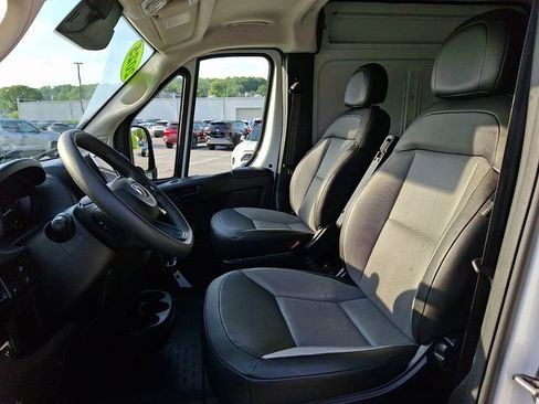 Used 2025 RAM ProMaster 2500 w/ Convenience Group FWD image 14