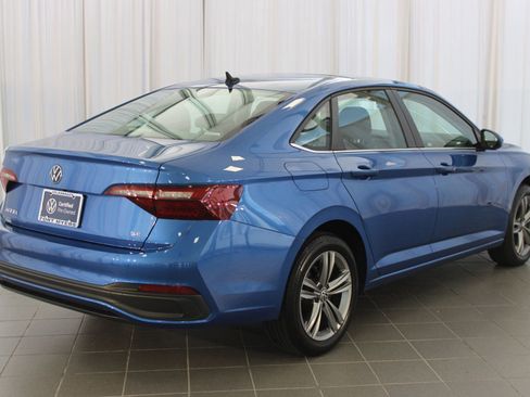 Used 2022 Volkswagen Jetta SE image 8