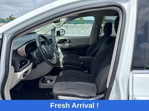 Used 2023 Chrysler Voyager LX FWD image 2
