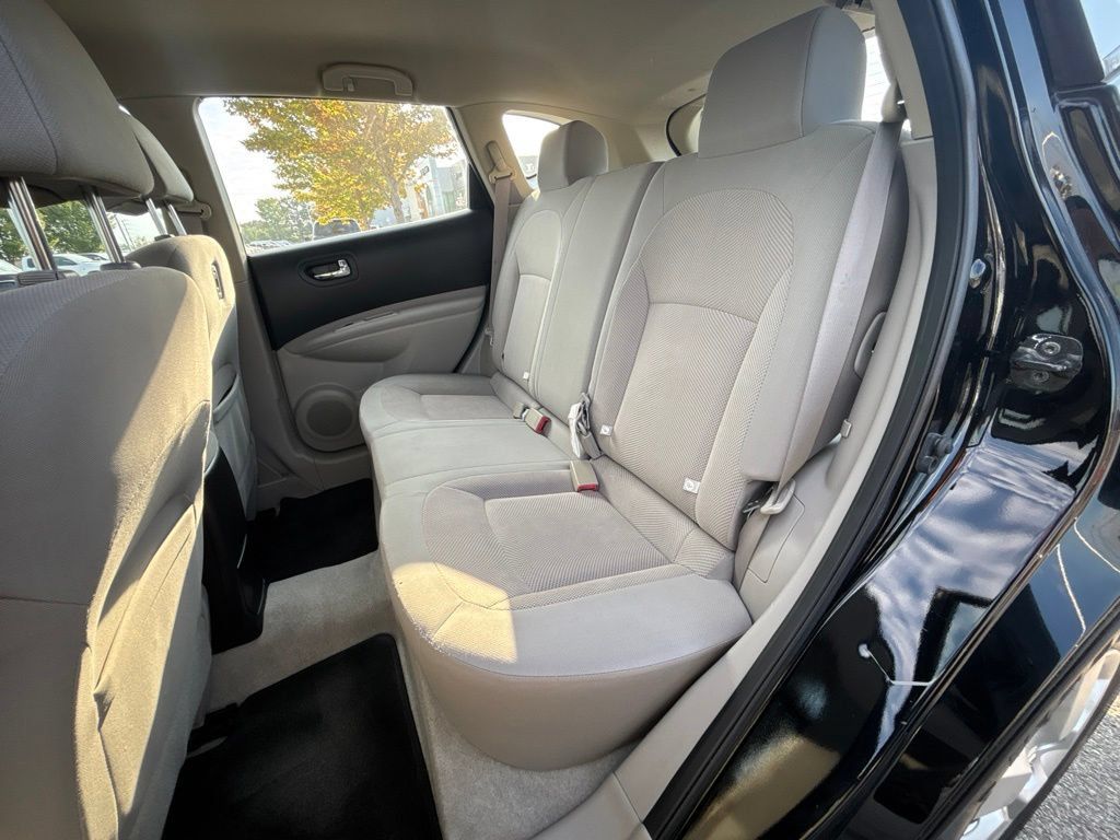 Used 2014 Nissan Rogue S AWD/4WD image 12