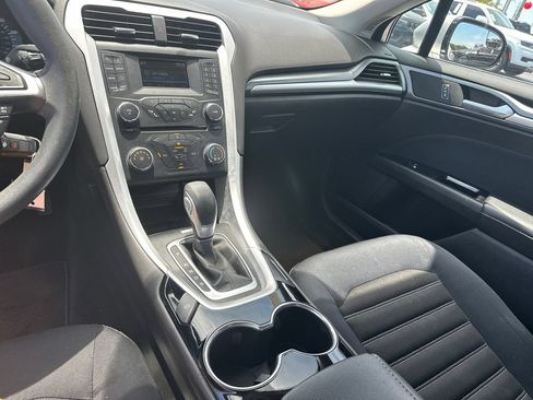 Used 2015 Ford Fusion SE FWD image 29