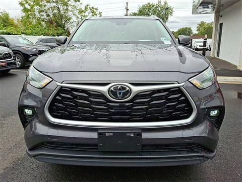 Certified 2023 Toyota Highlander XLE image 2