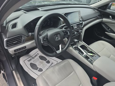 Used 2018 Honda Accord Touring image 15