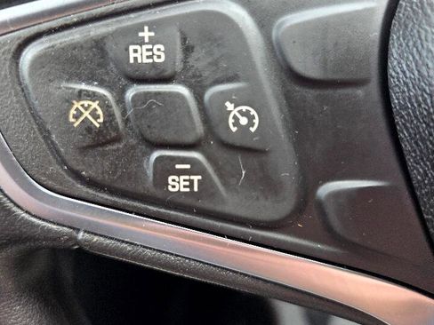 Used 2020 Chevrolet Equinox LT w/ Driver Convenience Package image 18