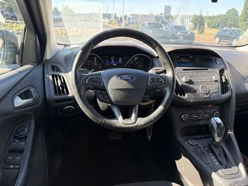 Used 2015 Ford Focus SE w/ SE Sport Package FWD image 10