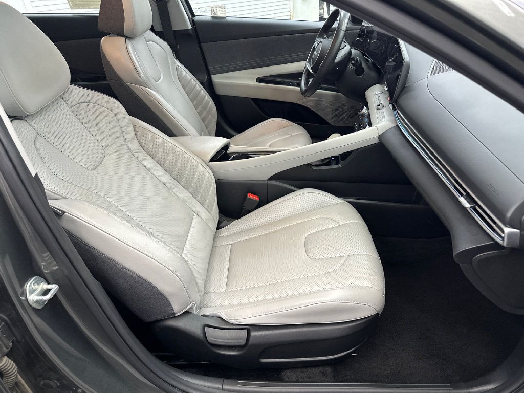 Used 2025 Hyundai Elantra Limited FWD image 14