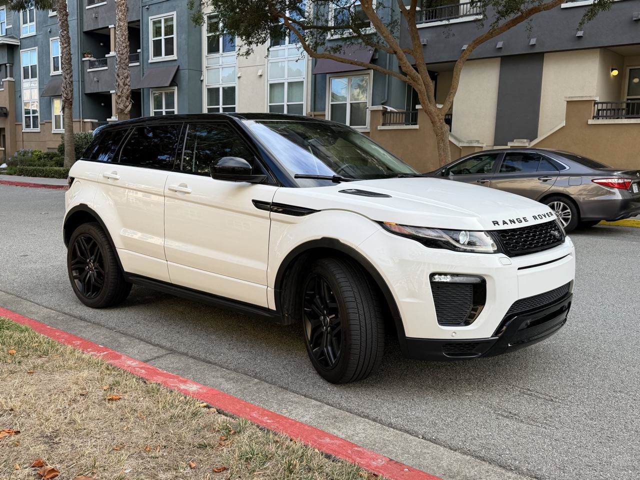 Used 2016 Land Rover Range Rover Evoque HSE Dynamic AWD/4WD image 5