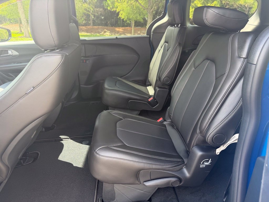 New 2027 Chrysler Pacifica Select w/ Family Tech Group FWD image 26