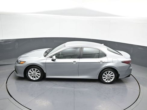 Used 2021 Toyota Camry LE image 39
