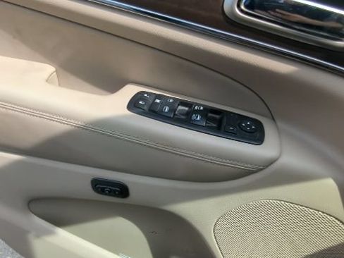 Used 2017 Jeep Grand Cherokee Limited AWD/4WD image 15