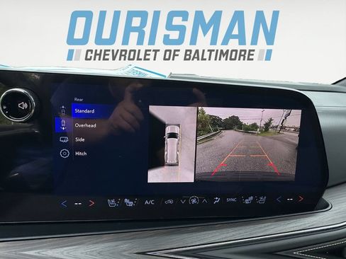 Used 2025 Chevrolet Suburban Premier AWD/4WD image 20