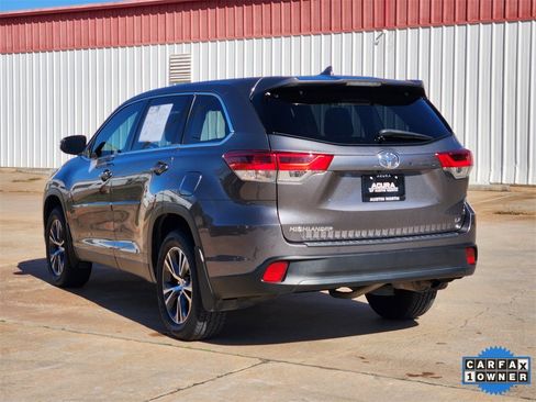 Used 2019 Toyota Highlander LE image 6